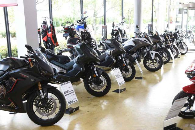 画像2: チュートリアル福田充徳さんも阿蘇で走った! ホンダ「CB650R」解説&試乗インプレ【現行車再検証】