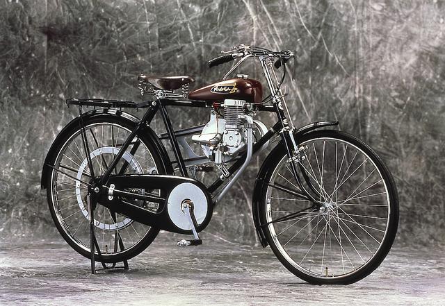 画像: ホンダの1号車はA型 これも自転車搭載用エンジンですね