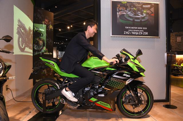 画像1: <快挙! 日本人初!> 福ちゃん、Ninja ZX-25Rに乗る!
~ワンメイクレースにも参戦意欲満々~