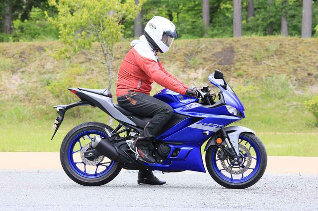 画像1: 《比較検証》ヤマハ「YZF-R25」と「MT-25」は何がどう違う? 新連載〈パイセンとコーハイの掛け合いインプレ〉