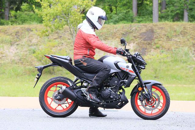 画像3: 《比較検証》ヤマハ「YZF-R25」と「MT-25」は何がどう違う? 新連載〈パイセンとコーハイの掛け合いインプレ〉