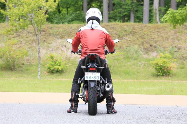画像4: 《比較検証》ヤマハ「YZF-R25」と「MT-25」は何がどう違う? 新連載〈パイセンとコーハイの掛け合いインプレ〉