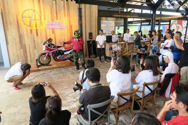 画像: いろんなイベントも行なわれてます これはレイザーラモンRGさんの新車購入お披露目イベント!