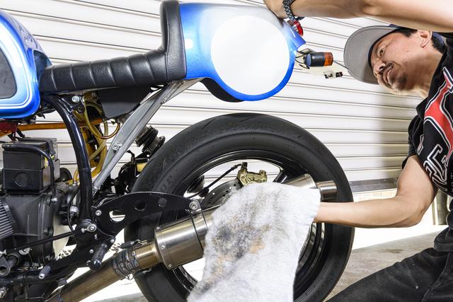 画像: 福ちゃんはフェンダー裏をポリッシュ バイク大事にしてるかどうかはフェンダー裏を見ればわかります