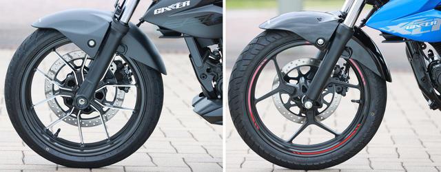 画像: 左がジクサー250。右がジクサー150。ブレーキディスクのサイズが異なり、ホイールも別のもの。アクスルシャフトの取り付け方も異なる。 ジクサー250のタイヤサイズ 前・後:110/70R17M/C 54H ・150/60R17M/C 66H ジクサー150のタイヤサイズ 前・後:100/80-17M/C 52S ・140/60R17M/C 63H