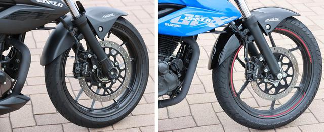 画像: 左がジクサー250。右がジクサー150。フロントブレーキディスクの直径は250が300mm、150が266mm。どちらもABS搭載(ジクサー150はフロントのみABS搭載)。