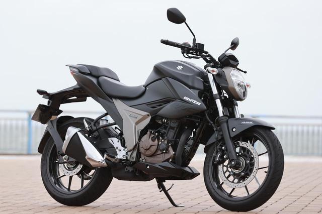 画像: SUZUKI ジクサー250 総排気量:249cc エンジン形式:油冷4ストSOHC4バルブ単気筒 発売日:2020年6月17日 メーカー希望小売価格:税込44万8800円