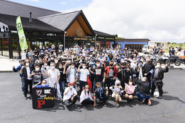 画像: イベントですから、出たり入ったりが多いものの、集合写真撮影の時にはこれだけの参加いただいたみなさんに 残っていただきました