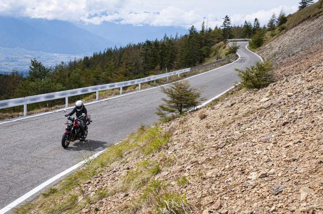 画像4: 穏やかな空気の中で『CB400SF』は黒子に徹する
