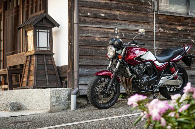 画像3: 穏やかな空気の中で『CB400SF』は黒子に徹する