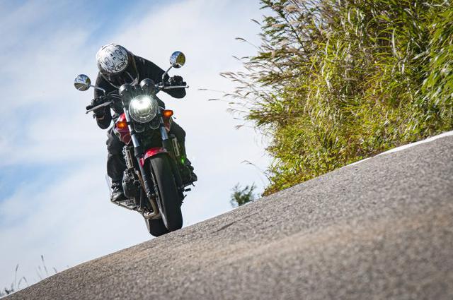 画像1: ワインディングでの『CB400SF』は別の顔