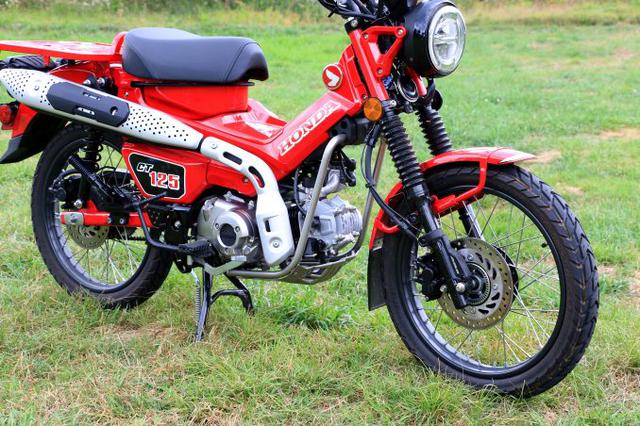 画像2: ③ 傾斜のついた場所に駐車する際は『センタースタンド』を使う!