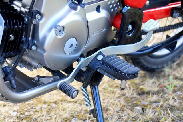画像1: ① 走行中に2速から1速に落とすと強烈にエンジンブレーキが!