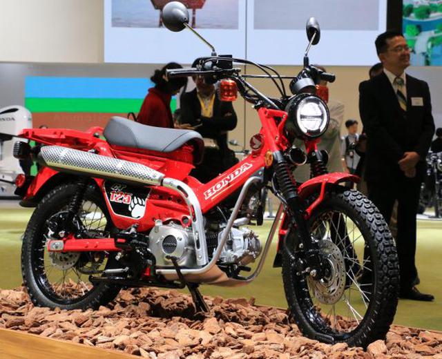 画像1: ライダーたちの視線が熱い! 子どもに手を振られるCT125・ハンターカブ