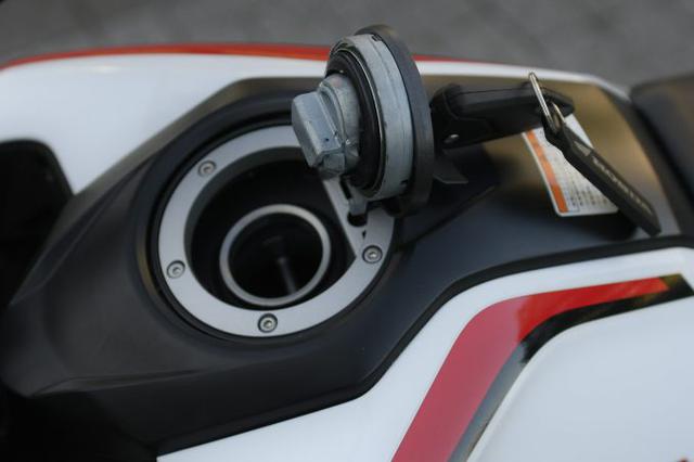 画像4: 【その③】日常の使い勝手に優れたバイクとしての本格的な装備