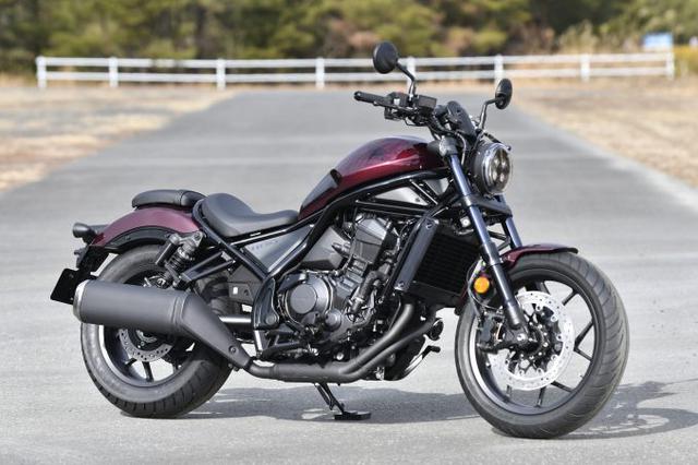 画像2: 1100ccの大型バイクとは思えない『レブル1100』のコンパクトさ