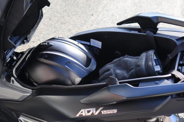 画像2: キャンプでも大活躍するADV150のラゲッジボックス