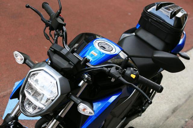 画像7: スズキ新型『ジクサー150』は積載テクニックだけでロングツーリング対応型バイクに化けるんです!