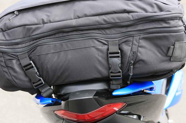 画像: ③ バックルをバッグに固定して完成!