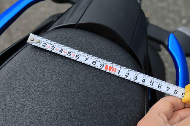 画像: 後方にいくにしたがって狭まります。最後部の幅は約14cm。