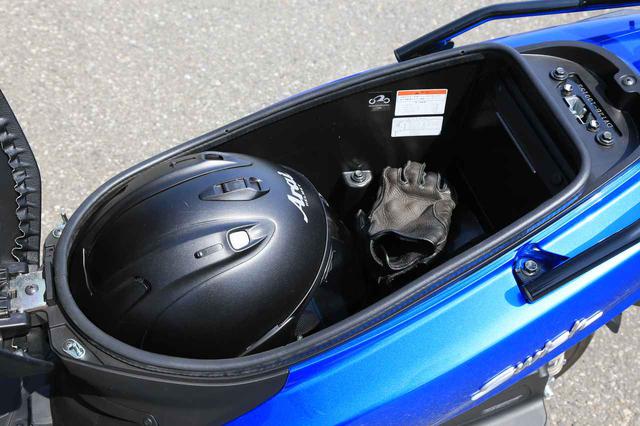 画像5: 原付二種スクーターの『違いがわかる人』にこそおすすめしたい。この125ccはバイクとして“こだわり”の塊です! 【穴が空くまでスズキを愛でる/スウィッシュ 試乗インプレまとめ】