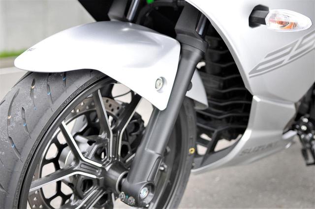 画像1: コーナーでは大胆に!スズキの新型ジクサーSF250は、初心者から大型バイク乗りまで楽しめる250ccでした!【SUZUKI GIXXER SF250/試乗インプレ③】