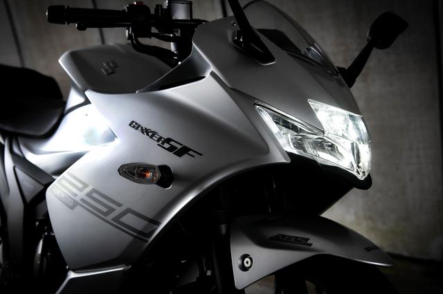 画像1: ジクサーSF250は装備がゴージャス!