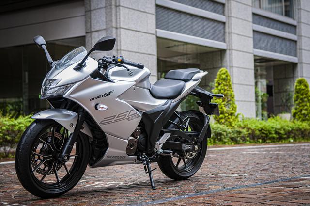 画像1: 250ccのフルカウルスポーツバイクとして『ジクサーSF250』は軽い