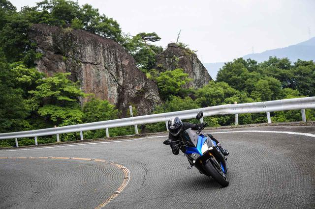 画像6: 荒れた峠でも『GSX-S1000F』は大丈夫?