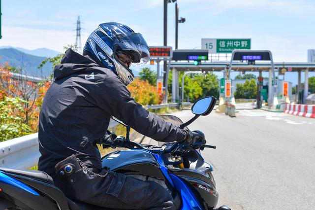 画像1: 疲れないのが『GSX-S1000F』の強み