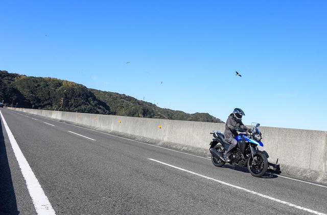 画像1: 一般道で『Vストローム250』がバランスする