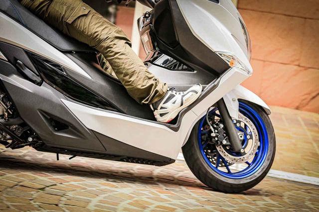 画像4: 街乗りの使いやすさを向上させつつ、400ccバイクとしてスポーティな走りも!