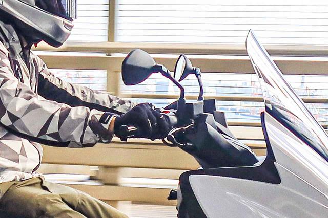 画像: ②スロットルを大きく開けなくても高回転まで回る