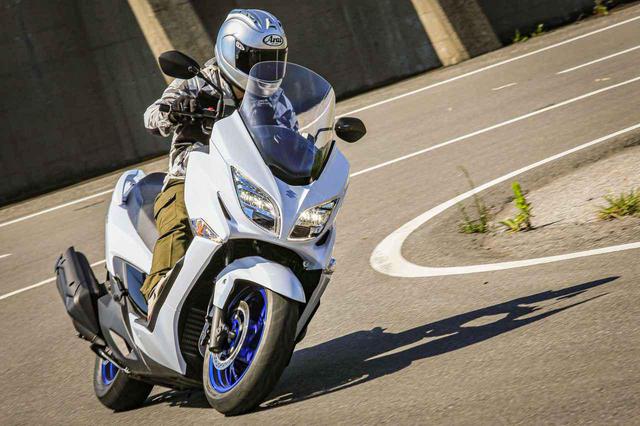 画像1: コーナーも楽しいのがスズキのバイクらしさ!