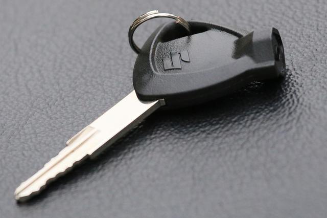 画像: 右上の部分を使ってシャッターの開閉を行ないます。