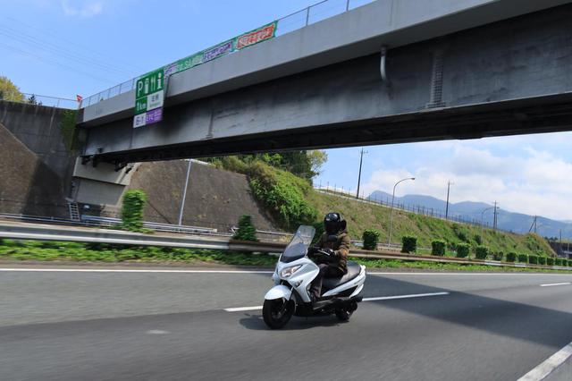 画像1: 150ccのバイクには望めない余裕の高速クルージング