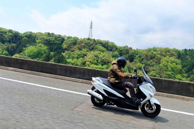 画像2: 150ccのバイクには望めない余裕の高速クルージング