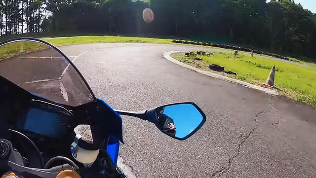 画像1: スムーズに大型バイクを操るお手本?