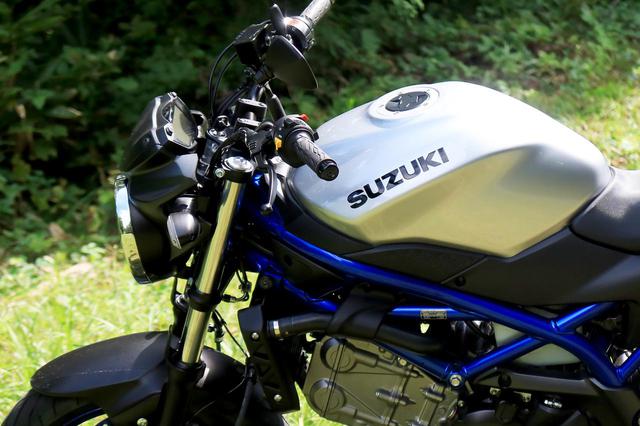 画像2: ④ スリムなのに意外と大きいSV650の燃料タンク