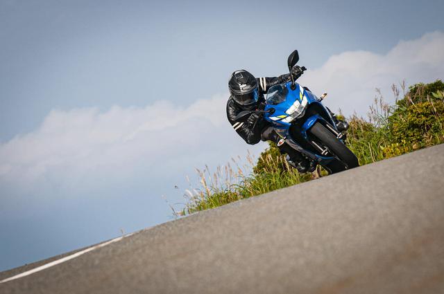 画像1: ネイキッドの『ジクサー250』と最も違うのは……