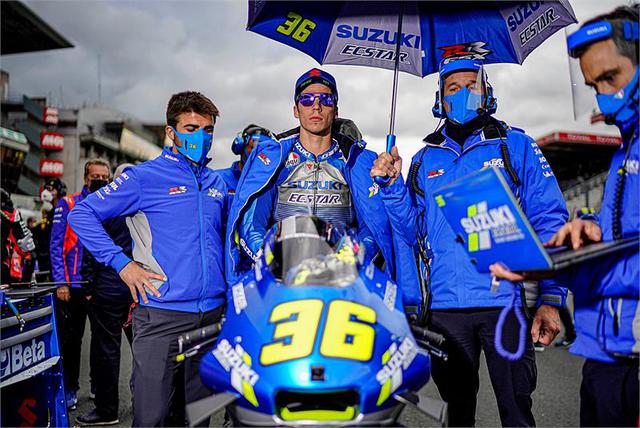 画像: 雨の中、バイクで限界走行なんて想像もできません