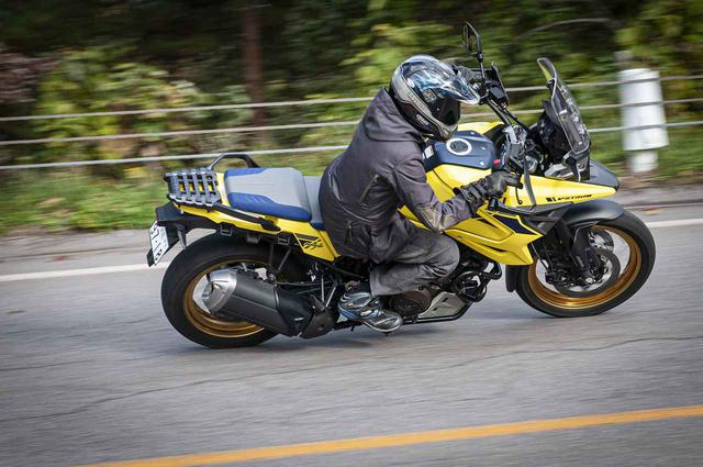 画像1: Vストローム1050/XTは速いけど、速さ自慢のバイクじゃない