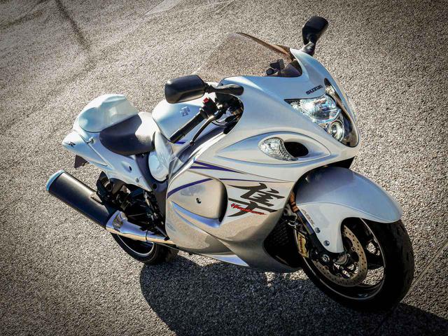 画像: スズキの隼(ハヤブサ)は奇跡みたいなバイクだと思う