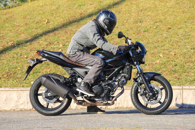 画像1: 跨った瞬間に、けっこう驚く『SV650X』の乗車姿勢