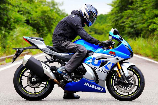 画像3: 跨った瞬間に、けっこう驚く『SV650X』の乗車姿勢