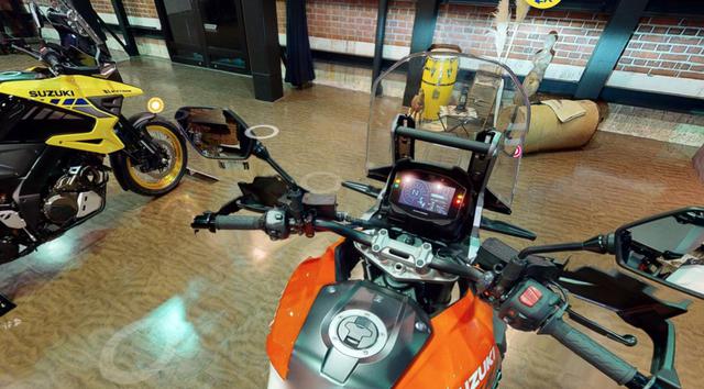 画像7: バグか? ライトが勝手に点灯したり、ボックスが開く