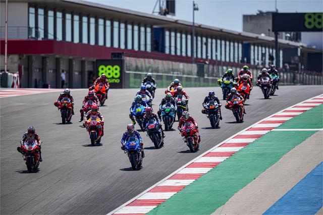 画像2: テクニカルなコースでスズキのMotoGPマシン『GSX-RR』は強い