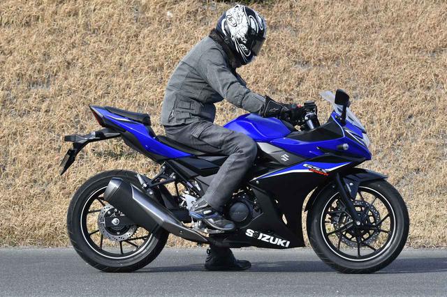 画像1: スズキの250ccバイク『GSX250R』はフルカウルなのにネイキッドみたいに運転しやすい!【SUZUKI GSX250R 試乗インプレ/レビュー 中編】