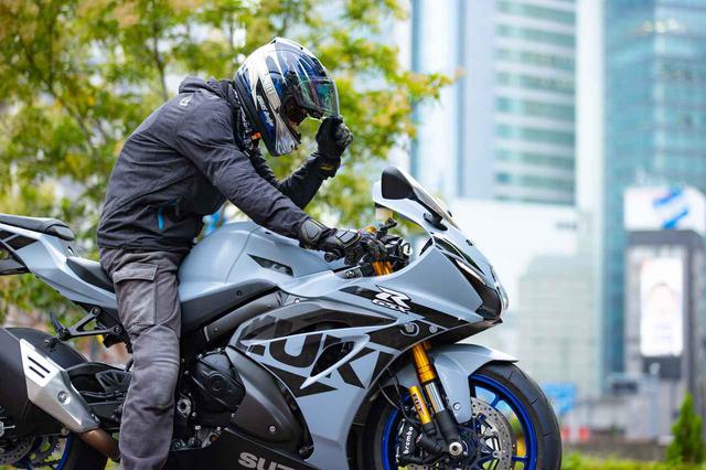 スーパースポーツ街乗りの9割は『やせ我慢』だ！ でもじゃあ、残り1割