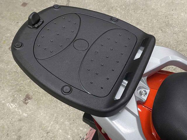 中型バイク　アドレスv110 白 リアボックス付き、自賠責2年付き シート良好 ワールドウォーク 1年保証 アドレス110対応 リアボックス トップ
